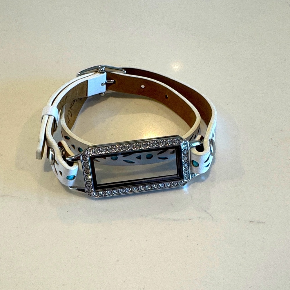 Rectangle Pocket Wrist with Double Band